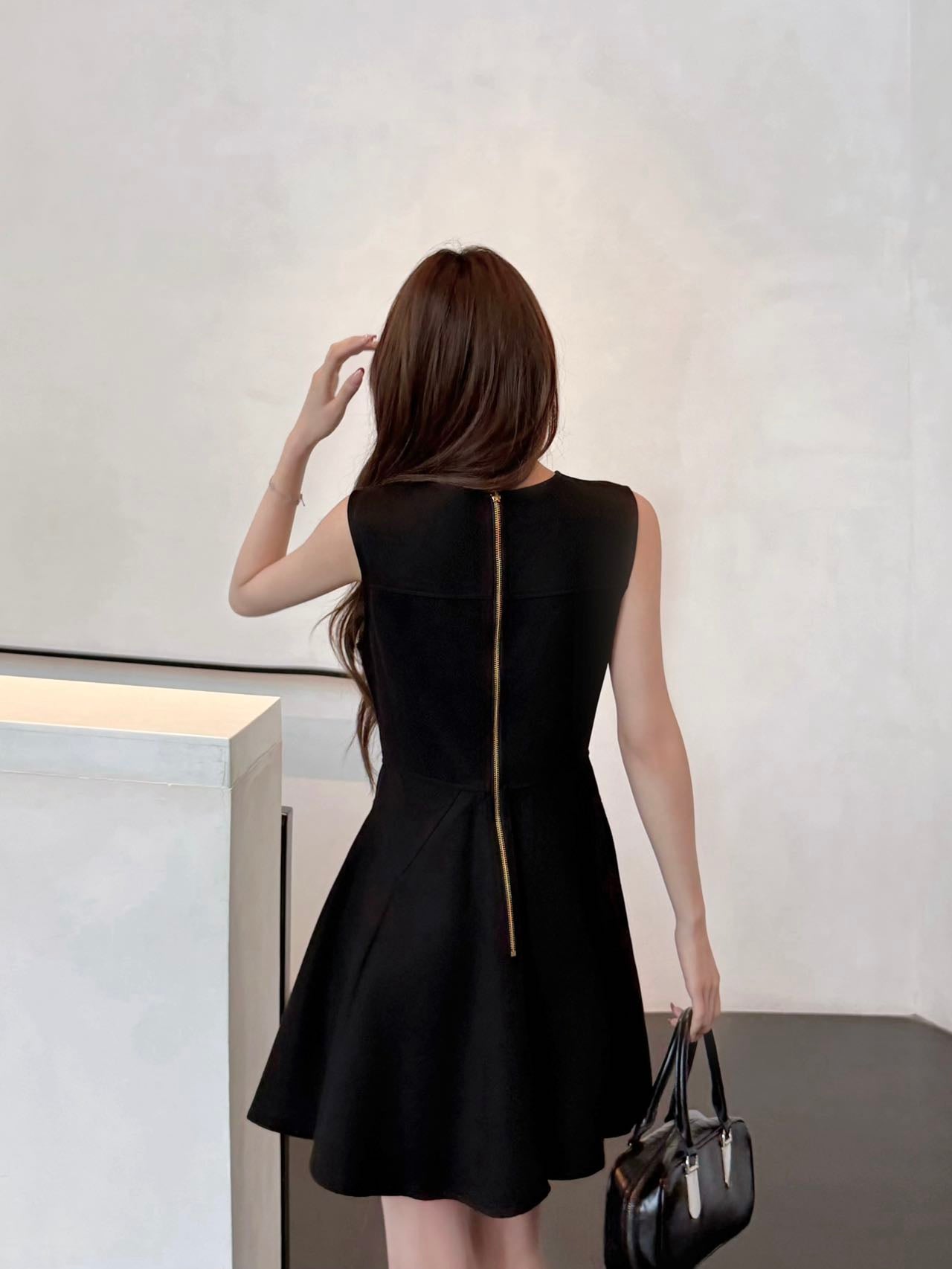 26SS NEW classic sleeveless dress