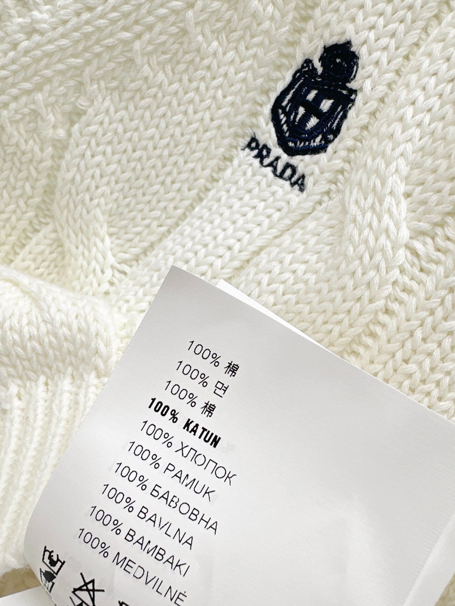 26SS NEW Three-dimensional twist knitted short V-neck sweater