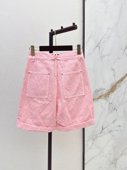 26FW New Coco Beach Collection: Denim mid-length shorts featuring intricate embroidery and diamond-pattern stitching💞