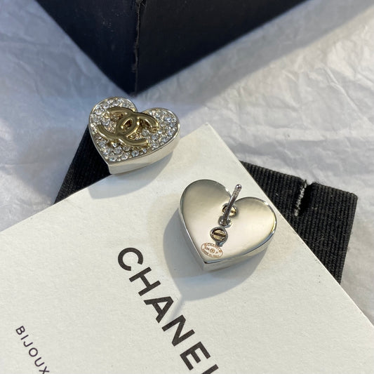 🔥HOT🔥26FW New Heart-Shaped Stud Earrings with Full Pavé Diamonds