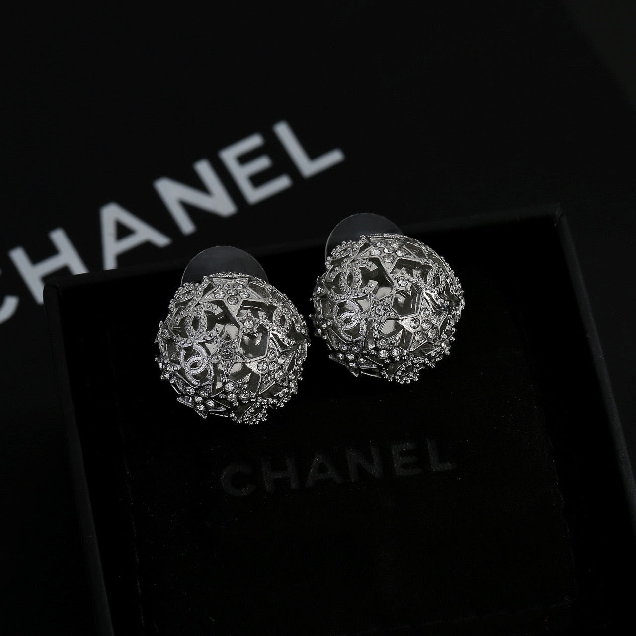 26FW New Star & Circle Cut-out Stud Earrings