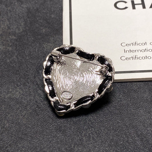 26FW New Silver & Black Leather Heart Brooch 💗