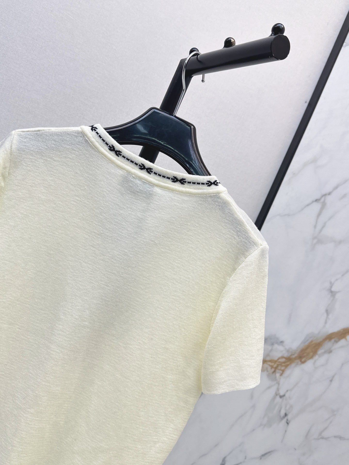 26FW New Classic Logo Embroidered Collared Short-Sleeve Knit Top 🤍