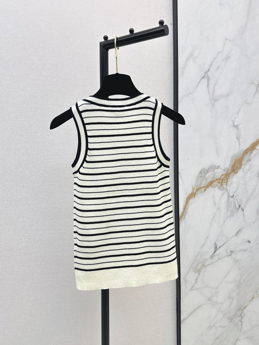 26FW New Striped Sleeveless Knit Vest with Metal Double-C Buckle 🖤