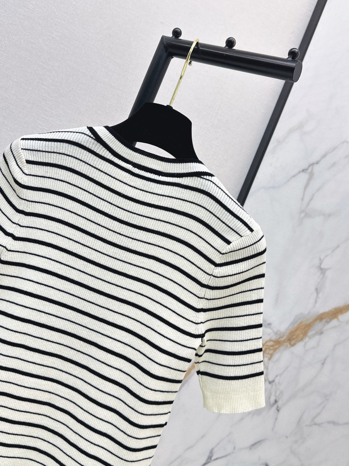 26FW New Striped Short-Sleeve Top with Metal Double-C Buckle 🖤