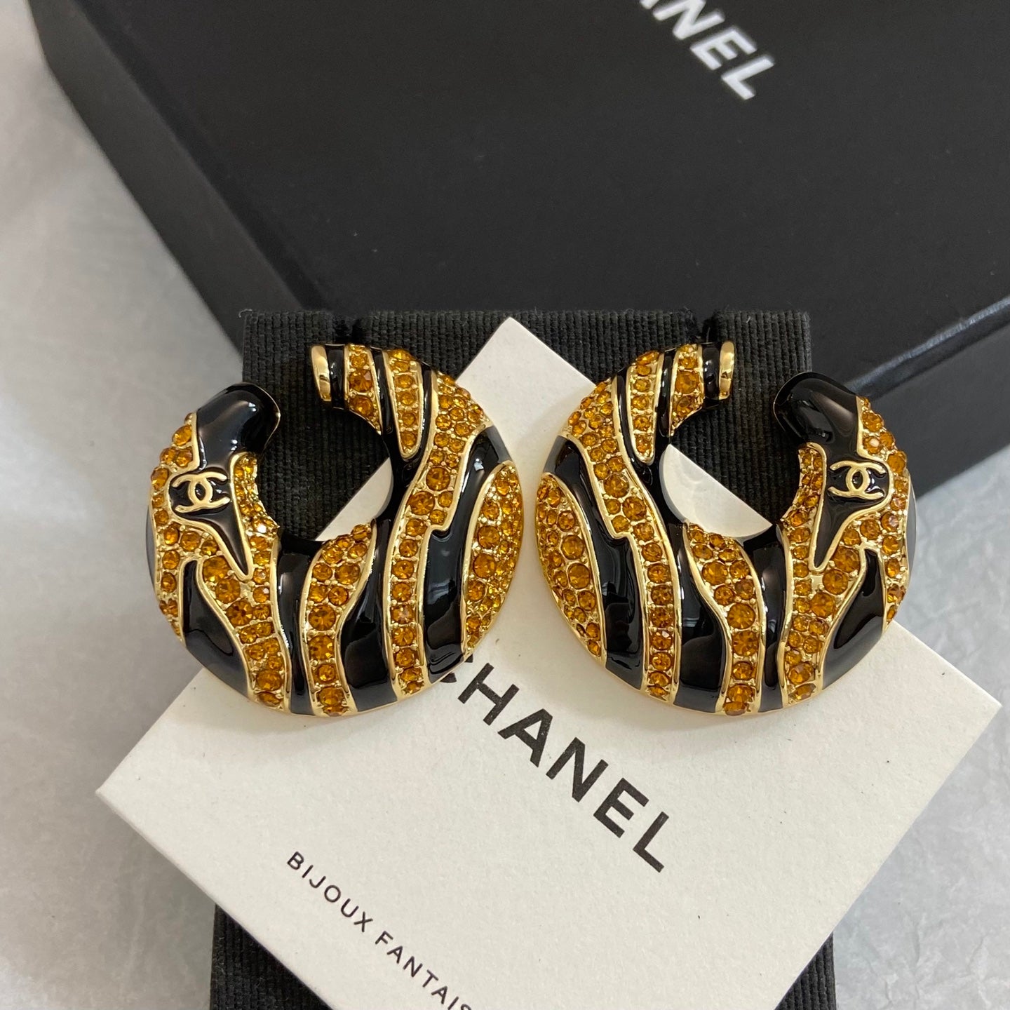 ❤️🔥Limited edition❤️🔥26FW New Limited-Edition Zebra-Print Double-C Stud Earrings