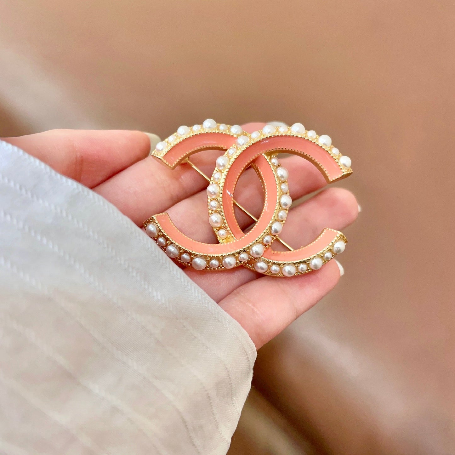 26FW New Classic Pearl Double-C Brooch