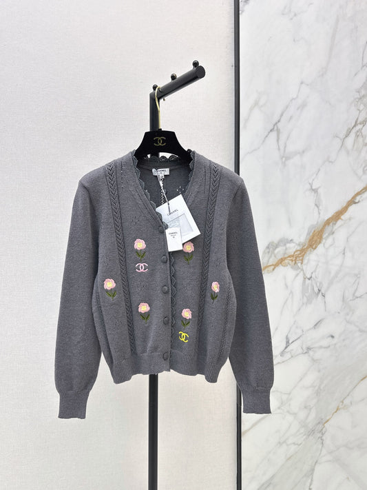26FW New Embroidered Floral V-Neck Knit Cardigan 🤍