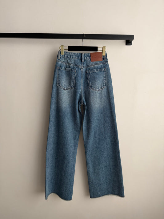 26FW New Straight-Leg Jeans with Fringed Hems🩵