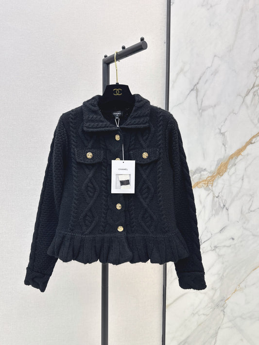 26FW New Knit Cardigan with Ruffled Hem 🤍🖤