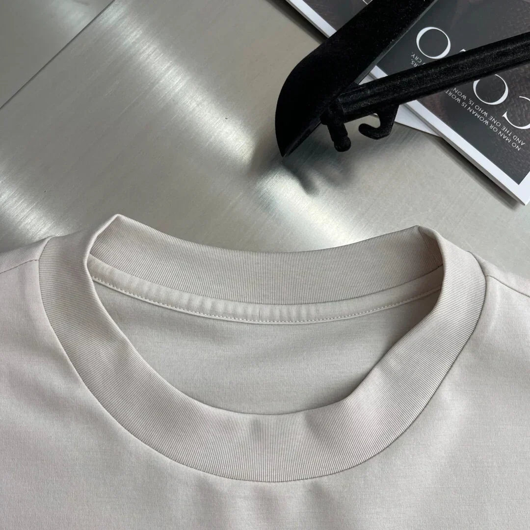 camiseta de cuello redondo bordada