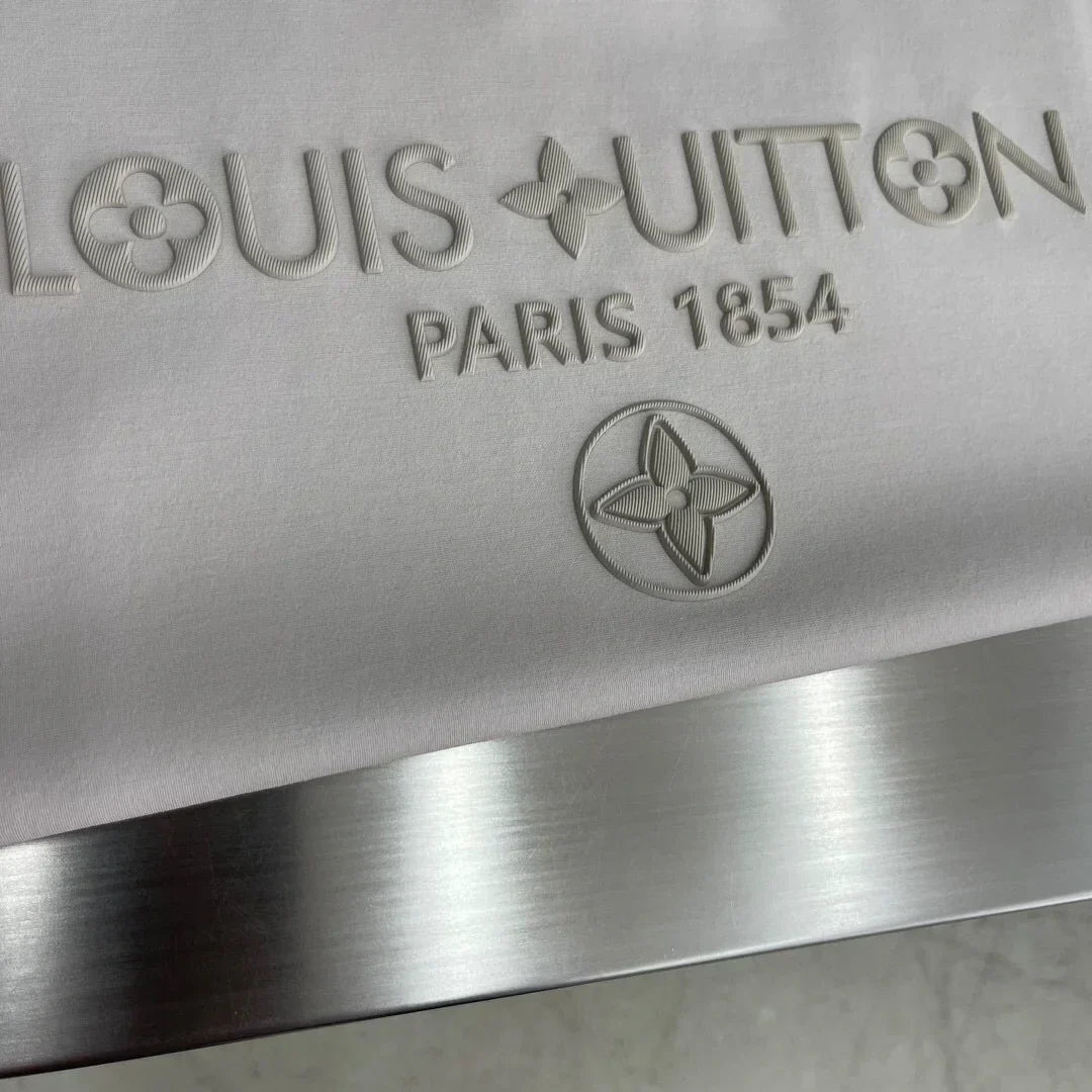 camiseta de cuello redondo bordada