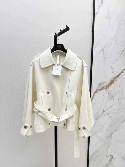 The latest double-breasted lapel short coat for autumn and winter