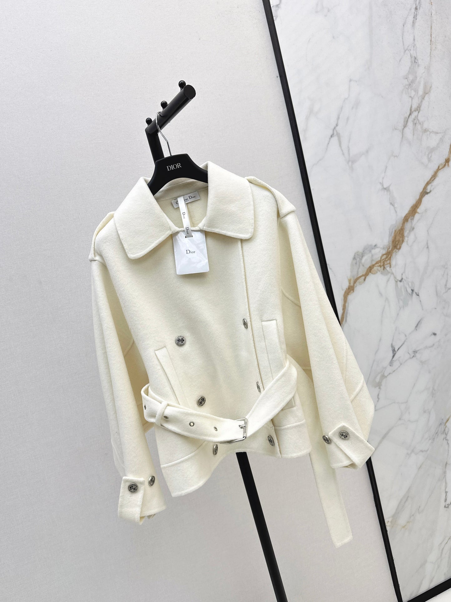 The latest double-breasted lapel short coat for autumn and winter