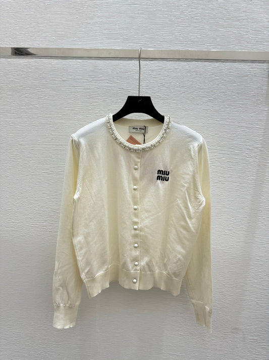New Early Autumn Solid Color Beaded Round Neck Knitted Long Sleeve Cardigan