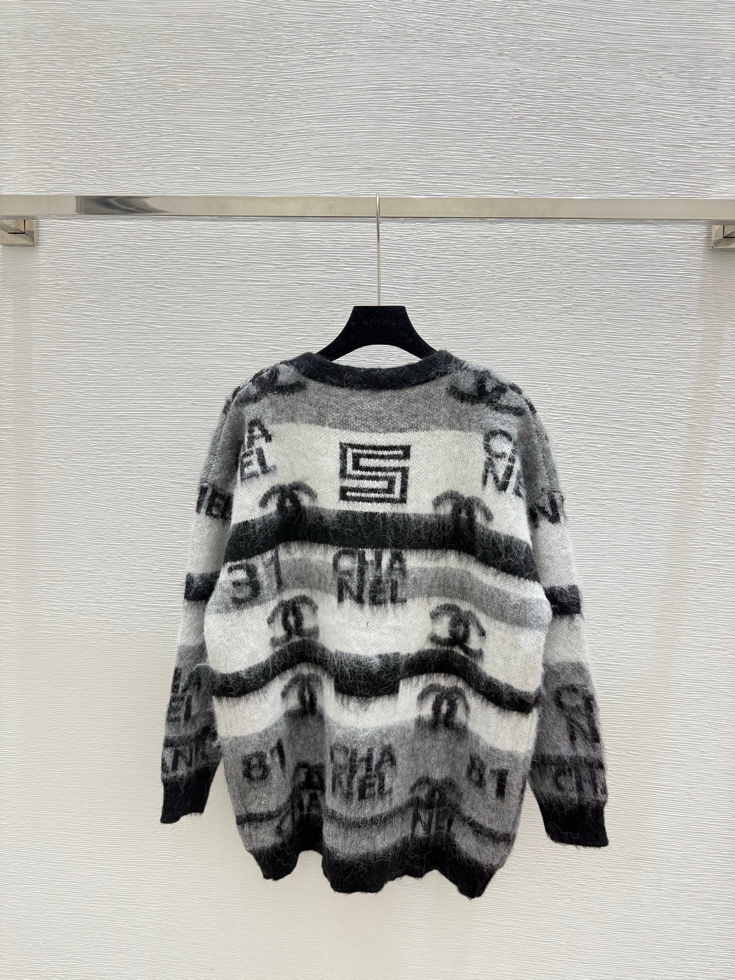 New Early Autumn Colorblock Letter Jacquard V-neck Knitted Long-sleeved Cardigan