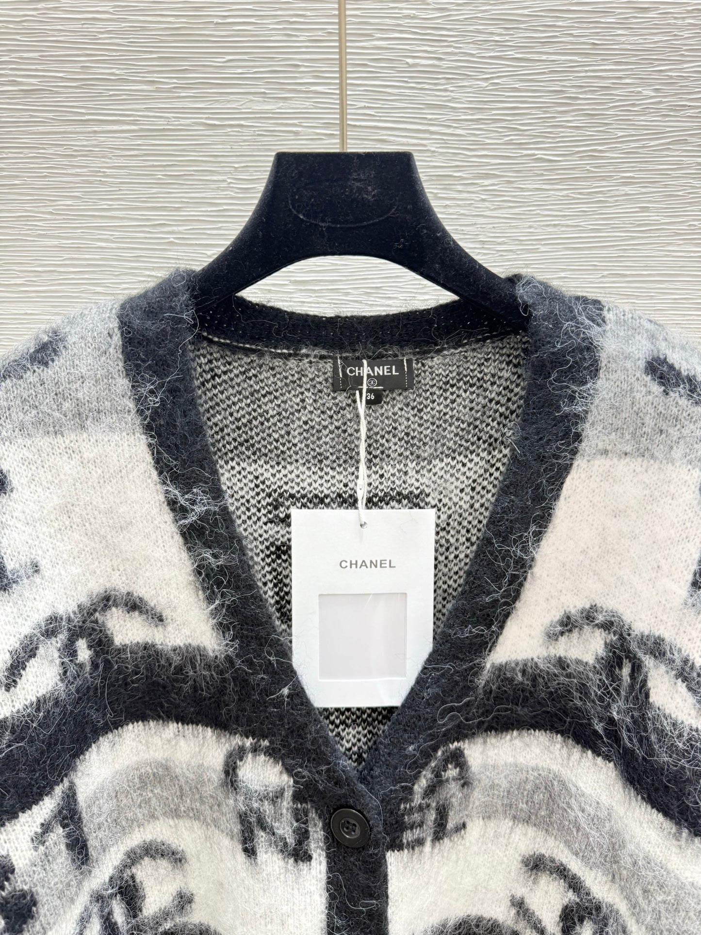 New Early Autumn Colorblock Letter Jacquard V-neck Knitted Long-sleeved Cardigan