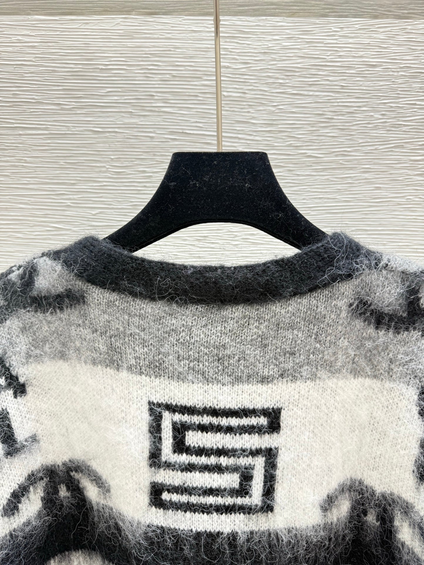 New Early Autumn Colorblock Letter Jacquard V-neck Knitted Long-sleeved Cardigan
