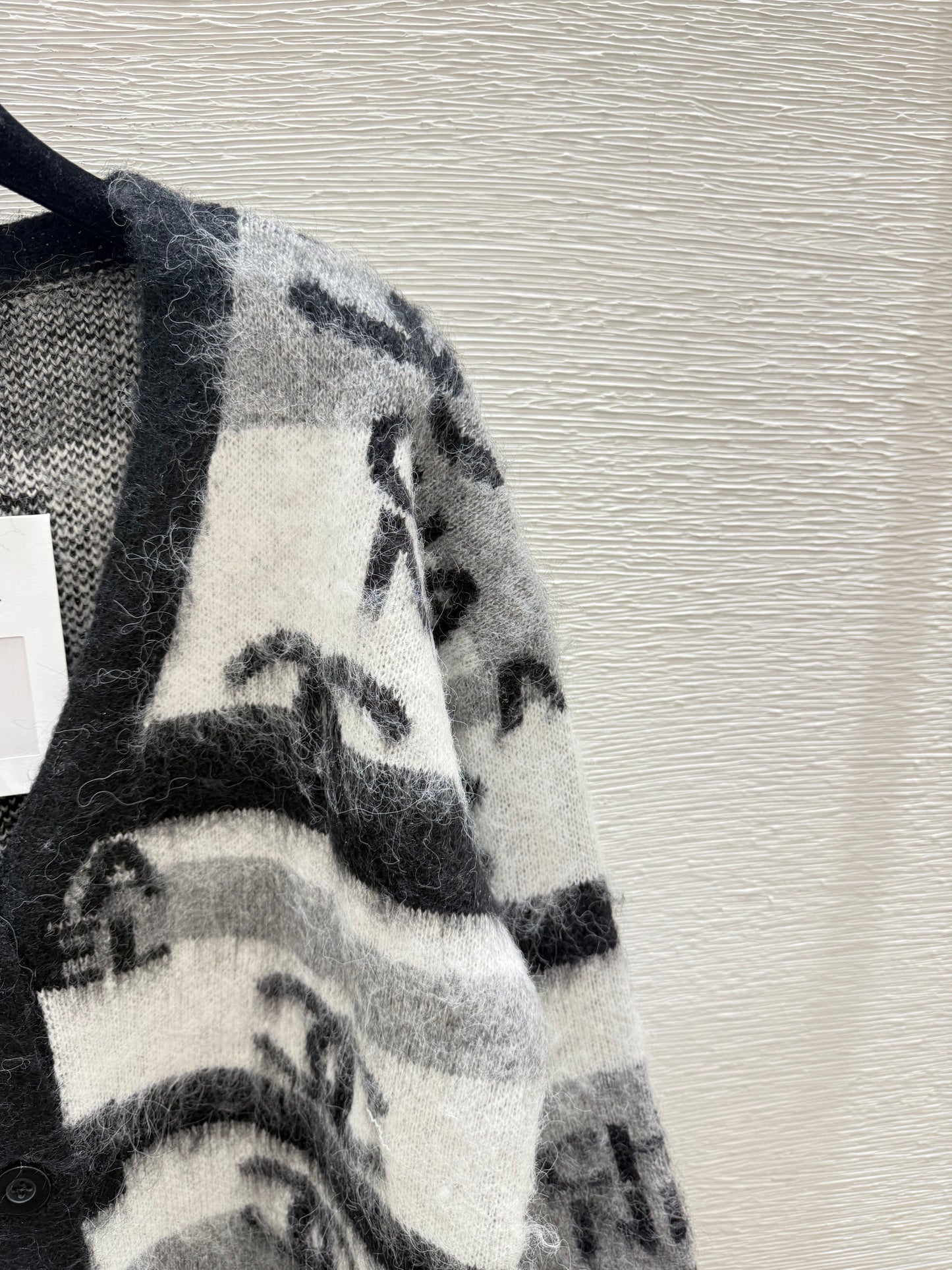 New Early Autumn Colorblock Letter Jacquard V-neck Knitted Long-sleeved Cardigan
