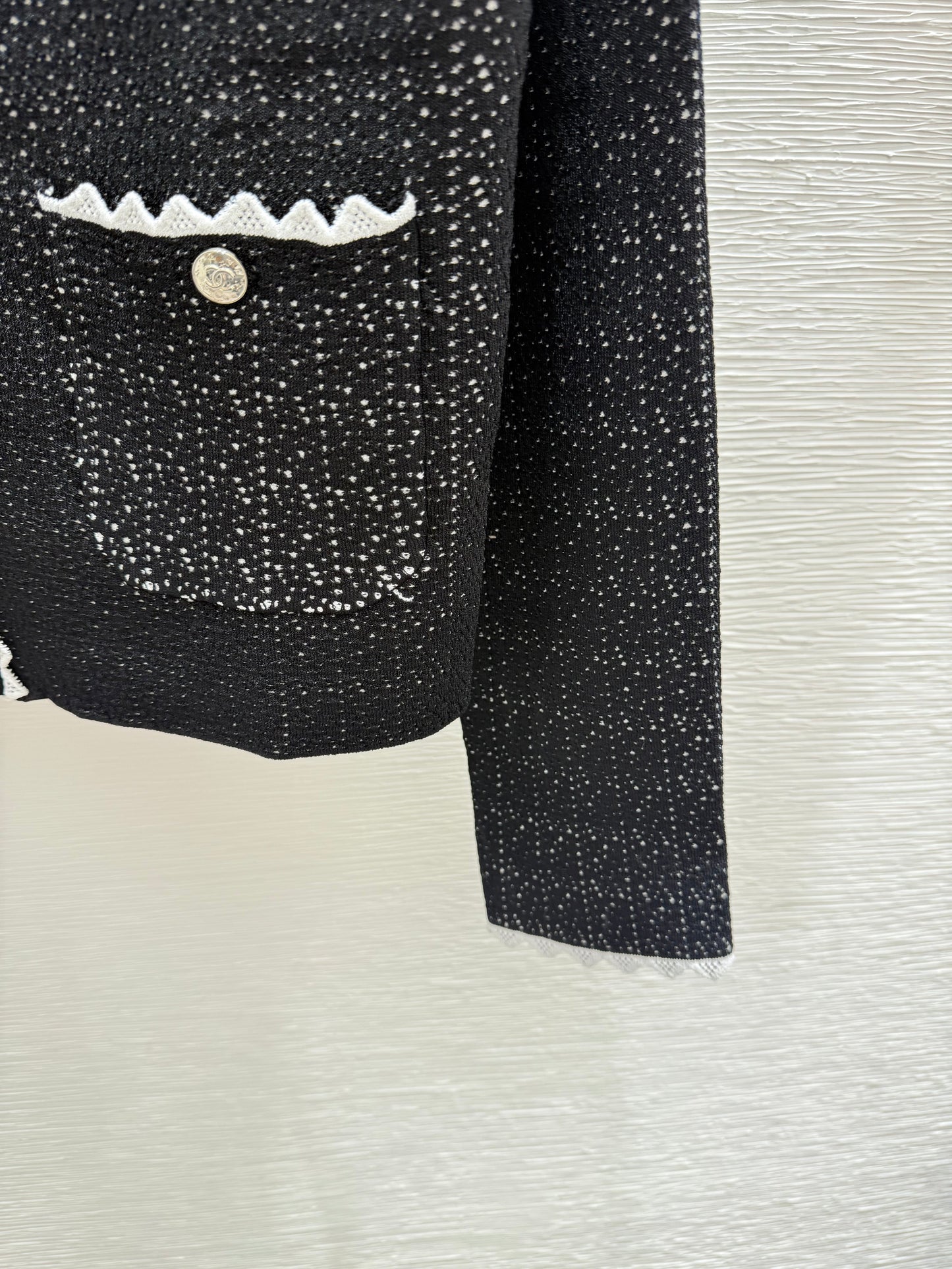 Contrast lace knitted long-sleeved cardigan