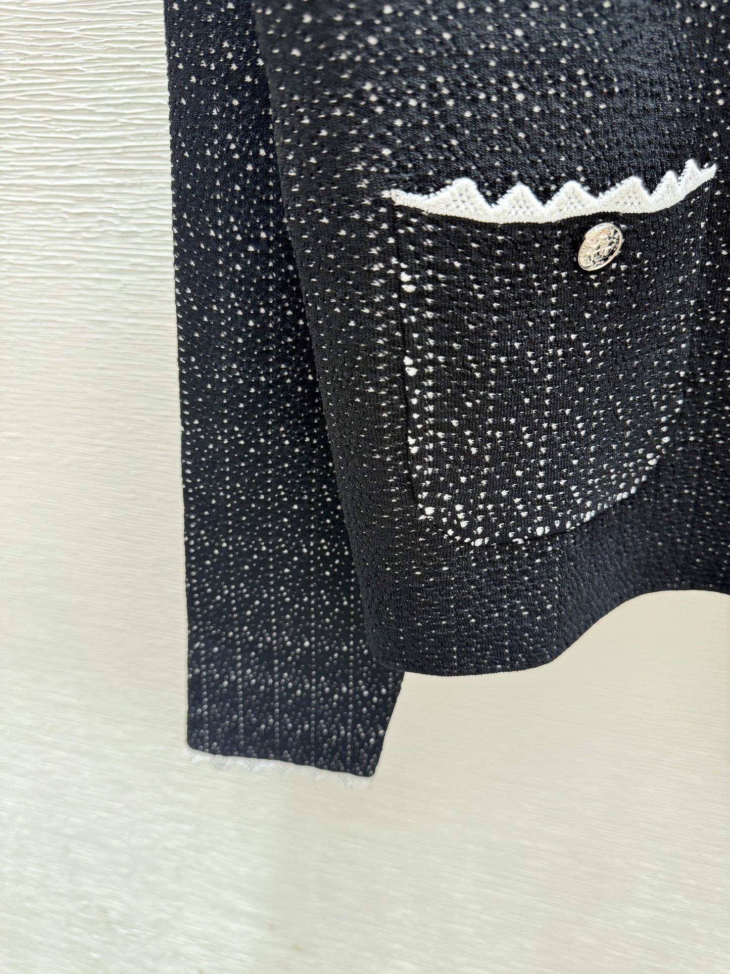 Contrast lace knitted long-sleeved cardigan