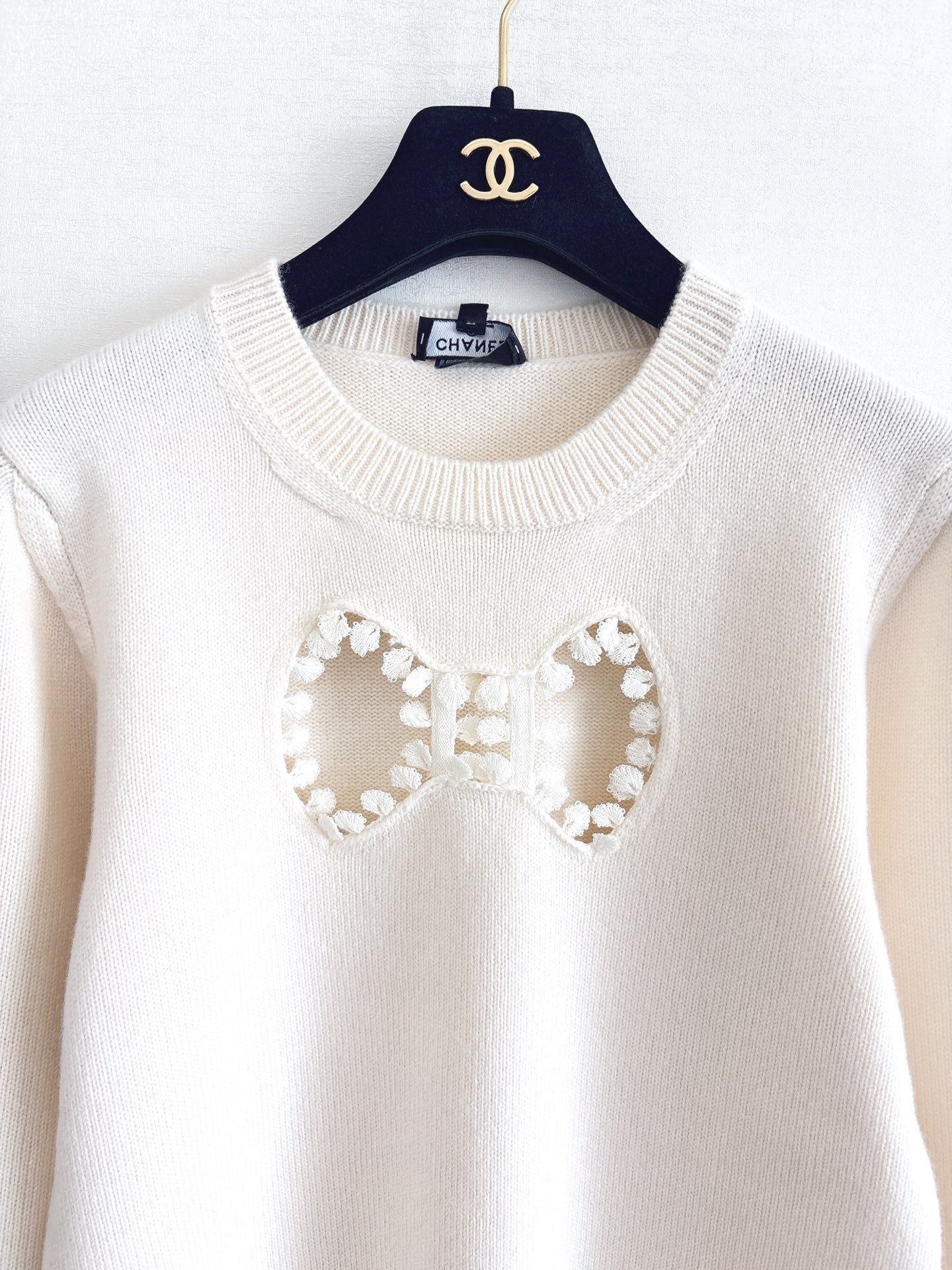 Openwork bow sweater
