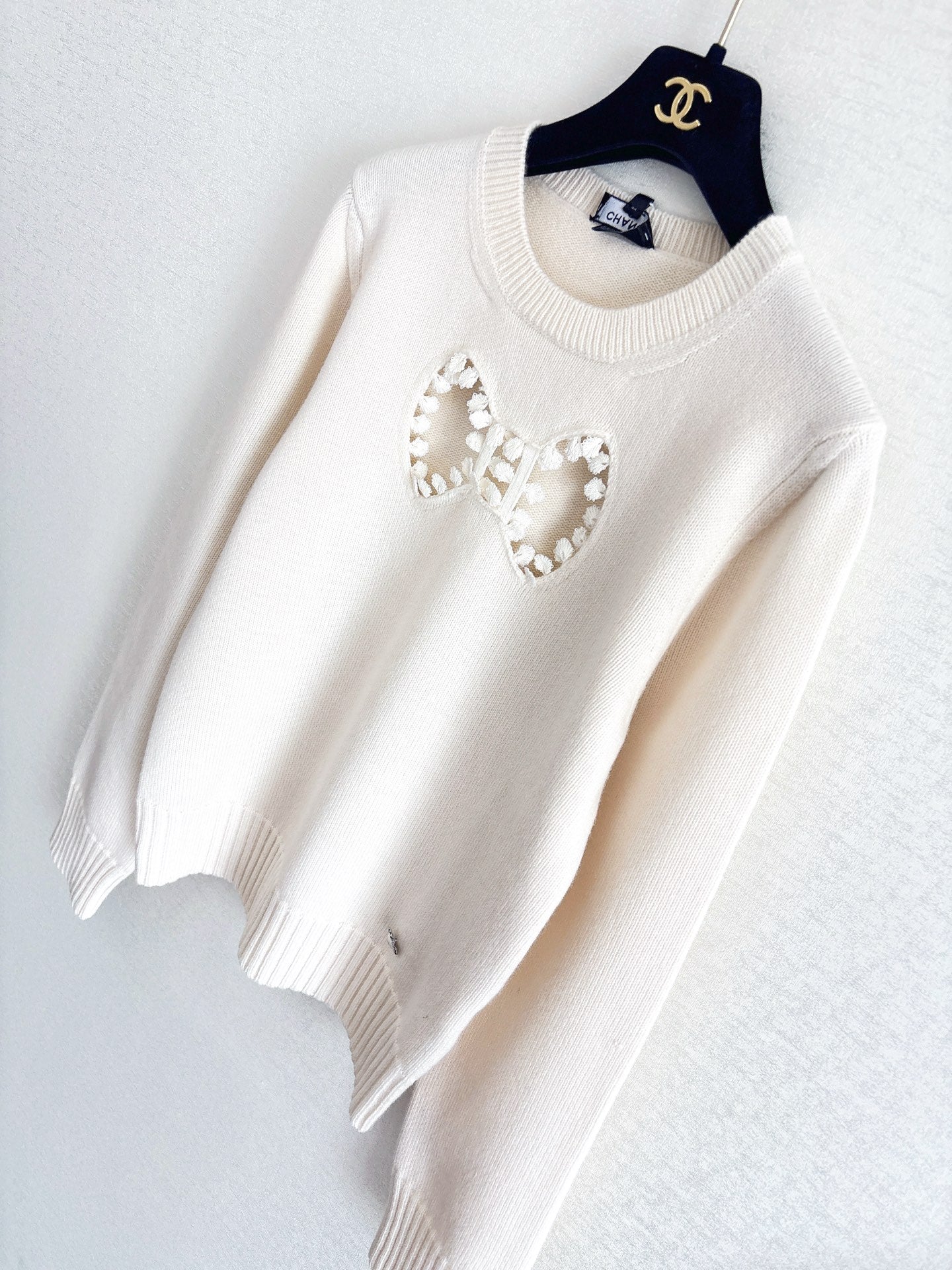 Openwork bow sweater