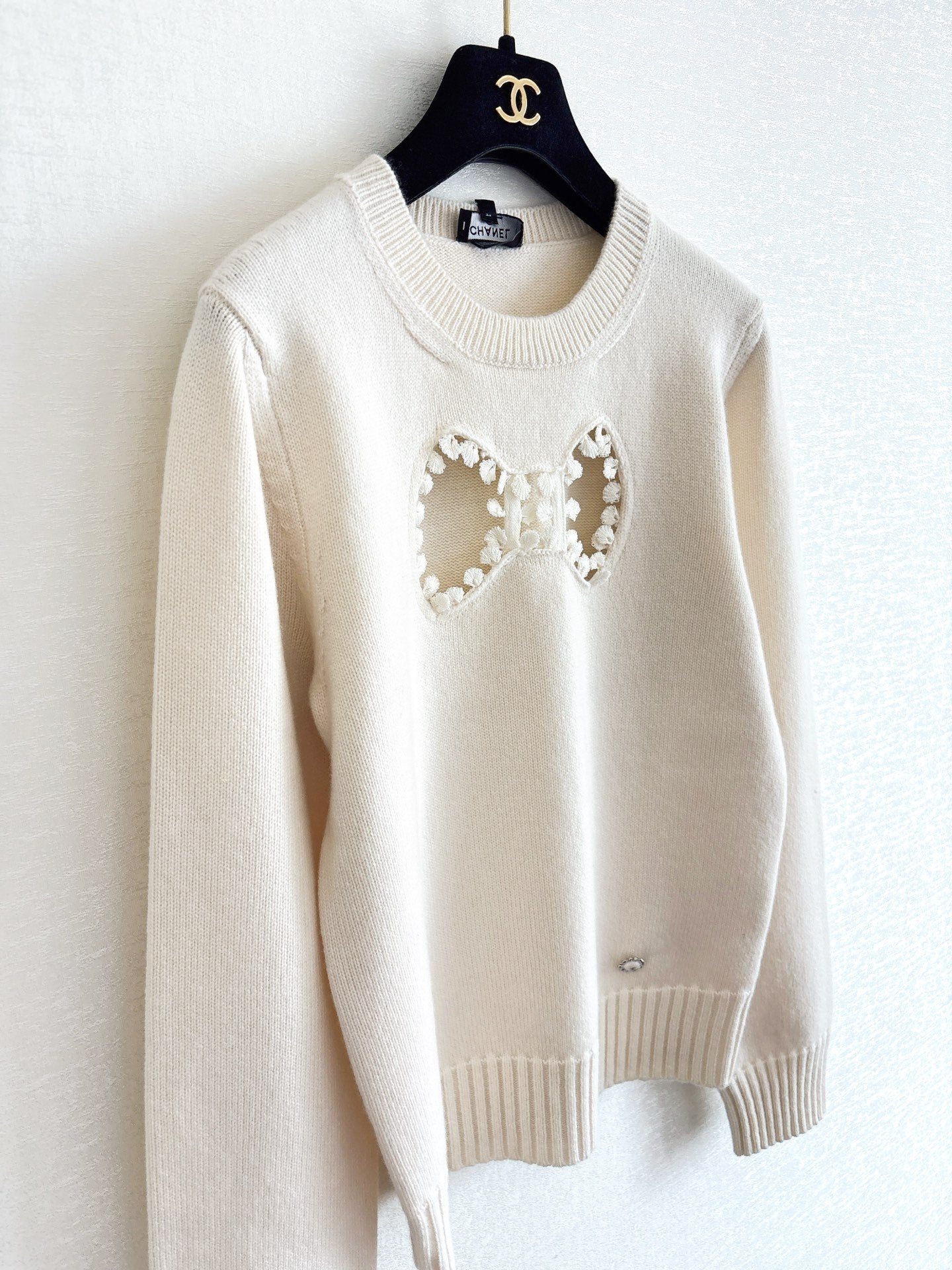 Openwork bow sweater