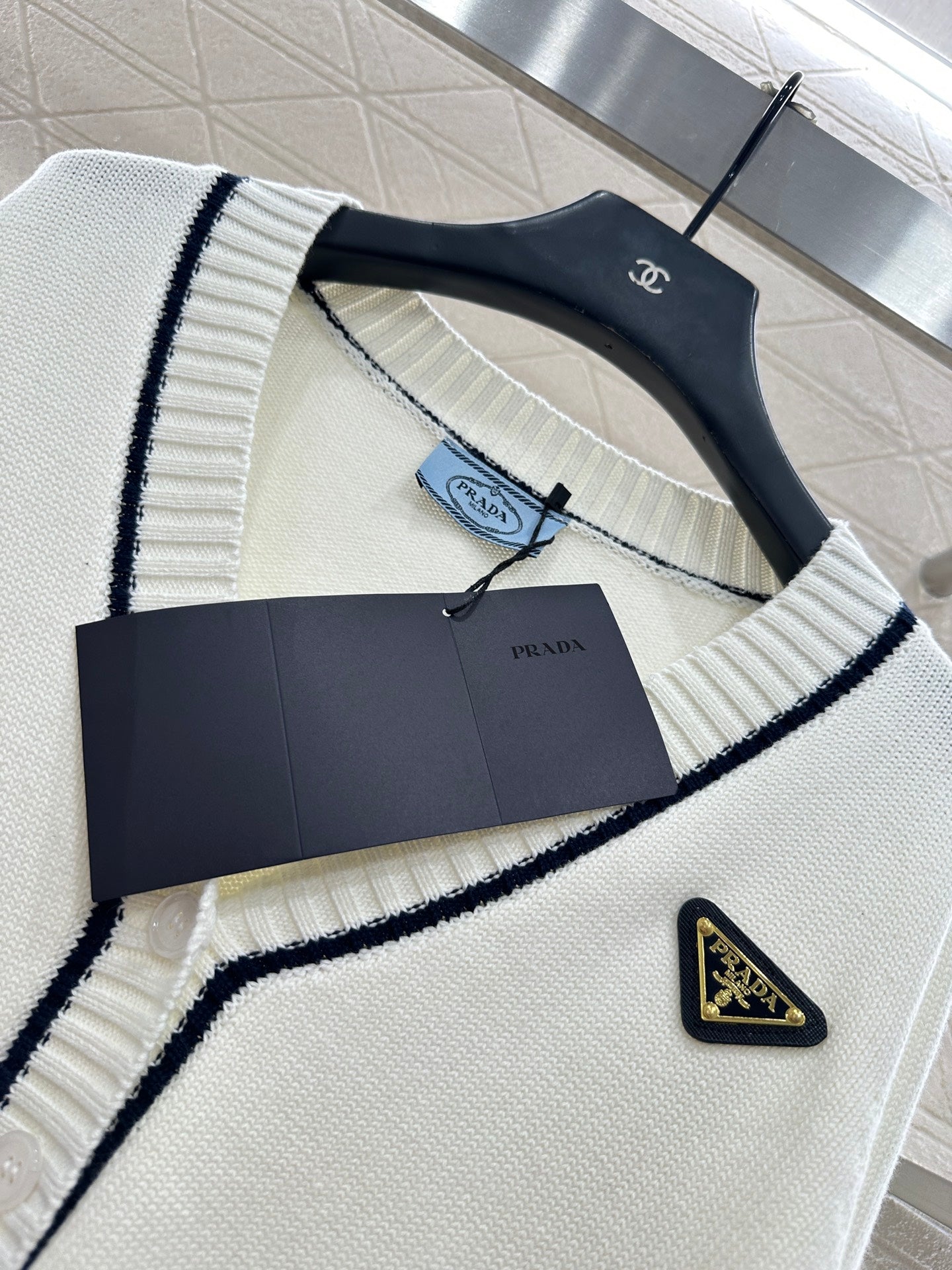 Color-blocked knit cardigan with bound edges