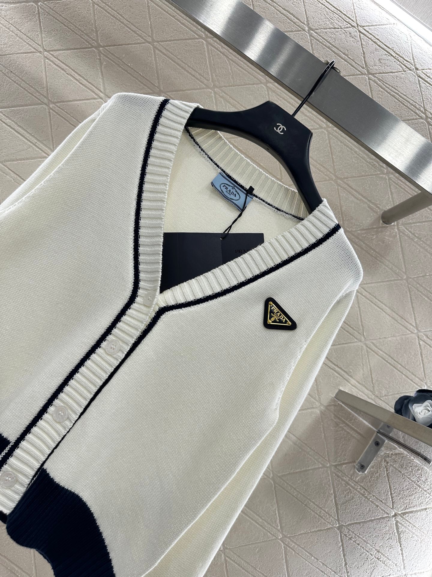 Color-blocked knit cardigan with bound edges