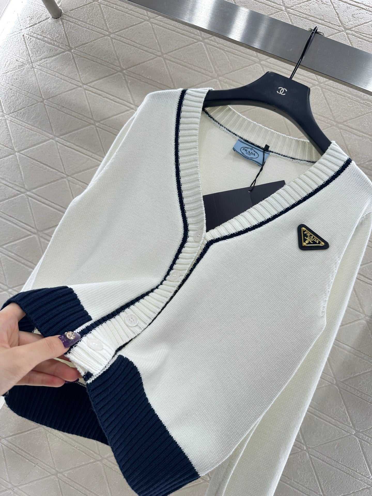 Color-blocked knit cardigan with bound edges