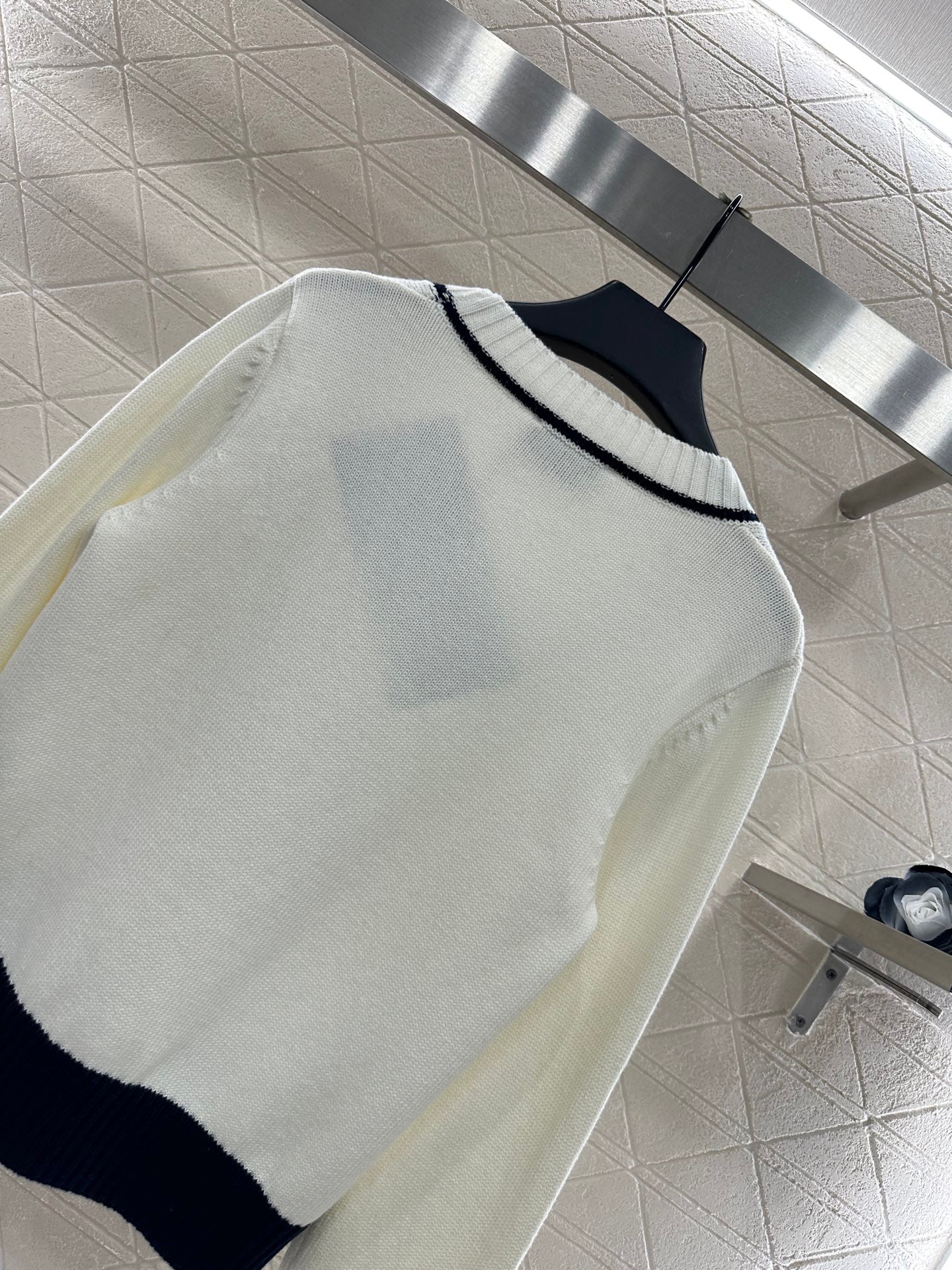 Color-blocked knit cardigan with bound edges