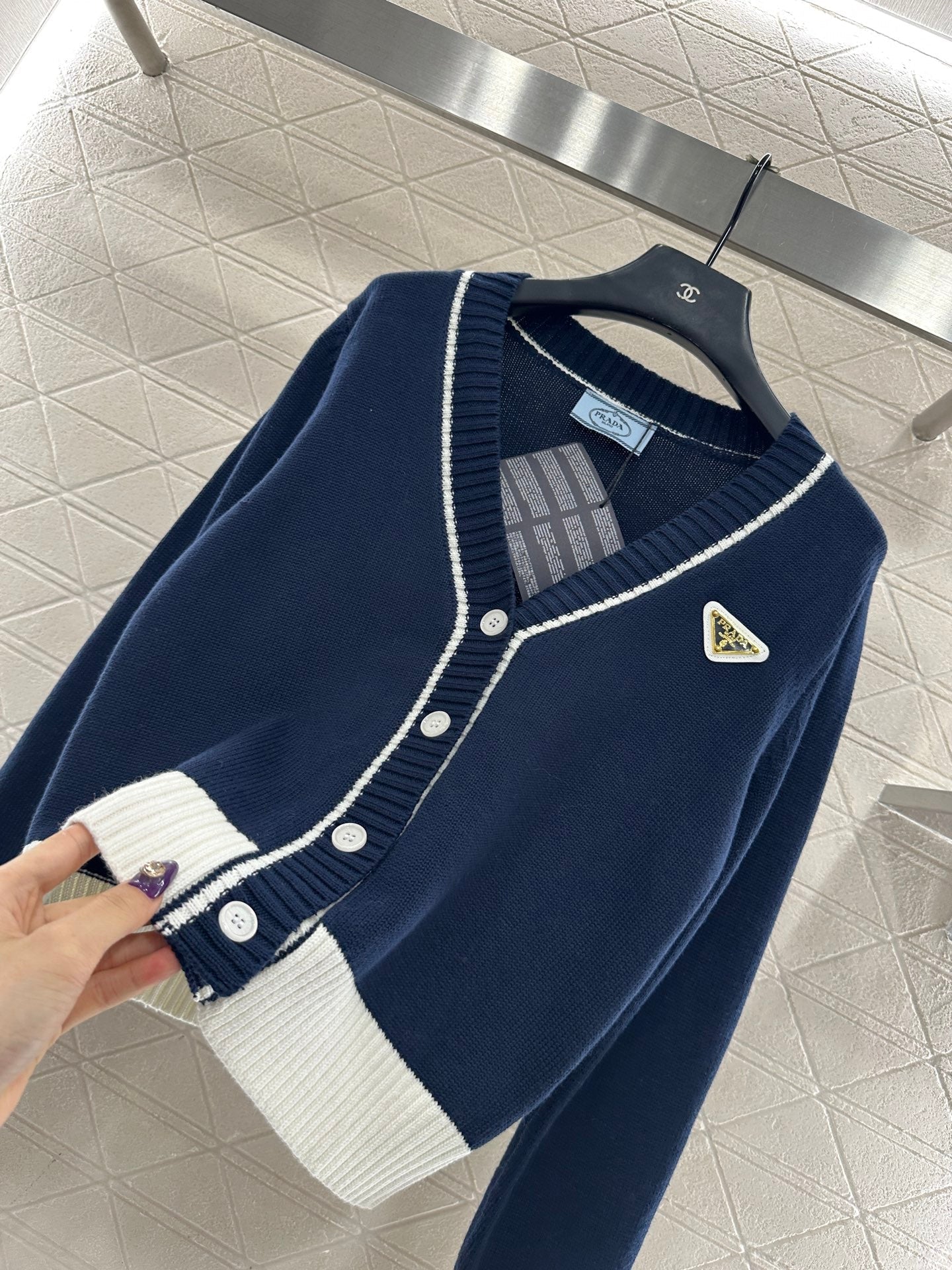 Color-blocked knit cardigan with bound edges