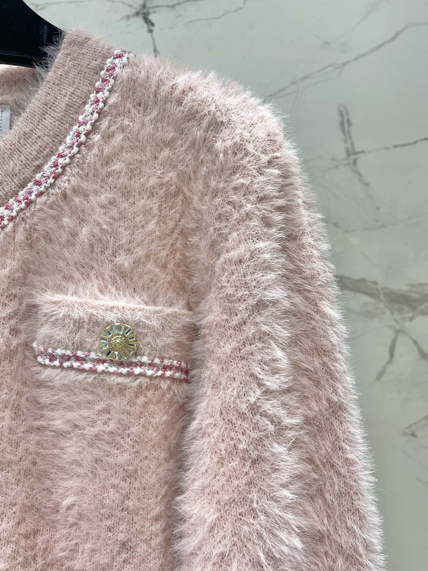 25FW Thick, color-blocked brushed knit cardigan