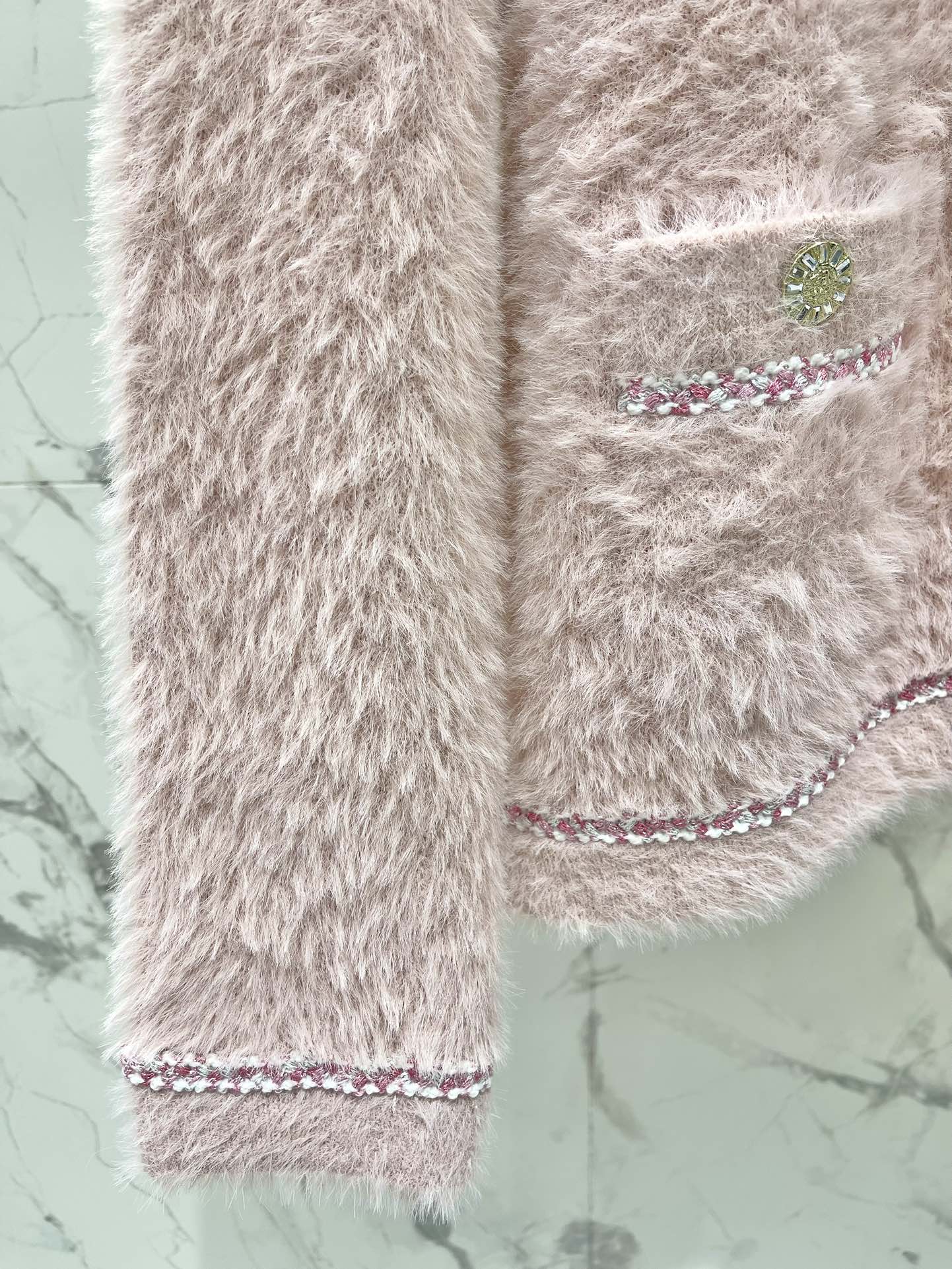 25FW Thick, color-blocked brushed knit cardigan