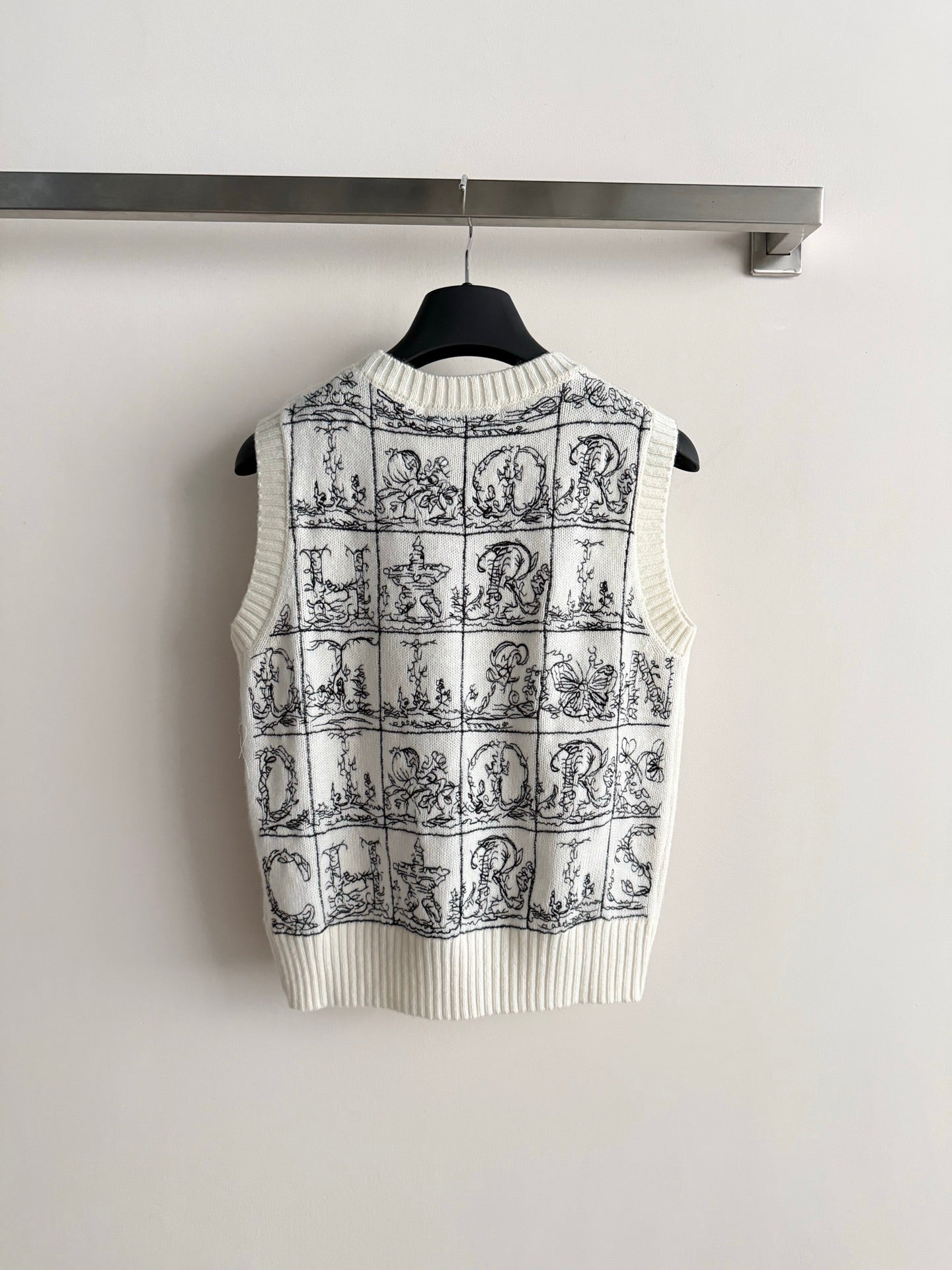 26SS NEW black letter jacquard pattern knitted vest