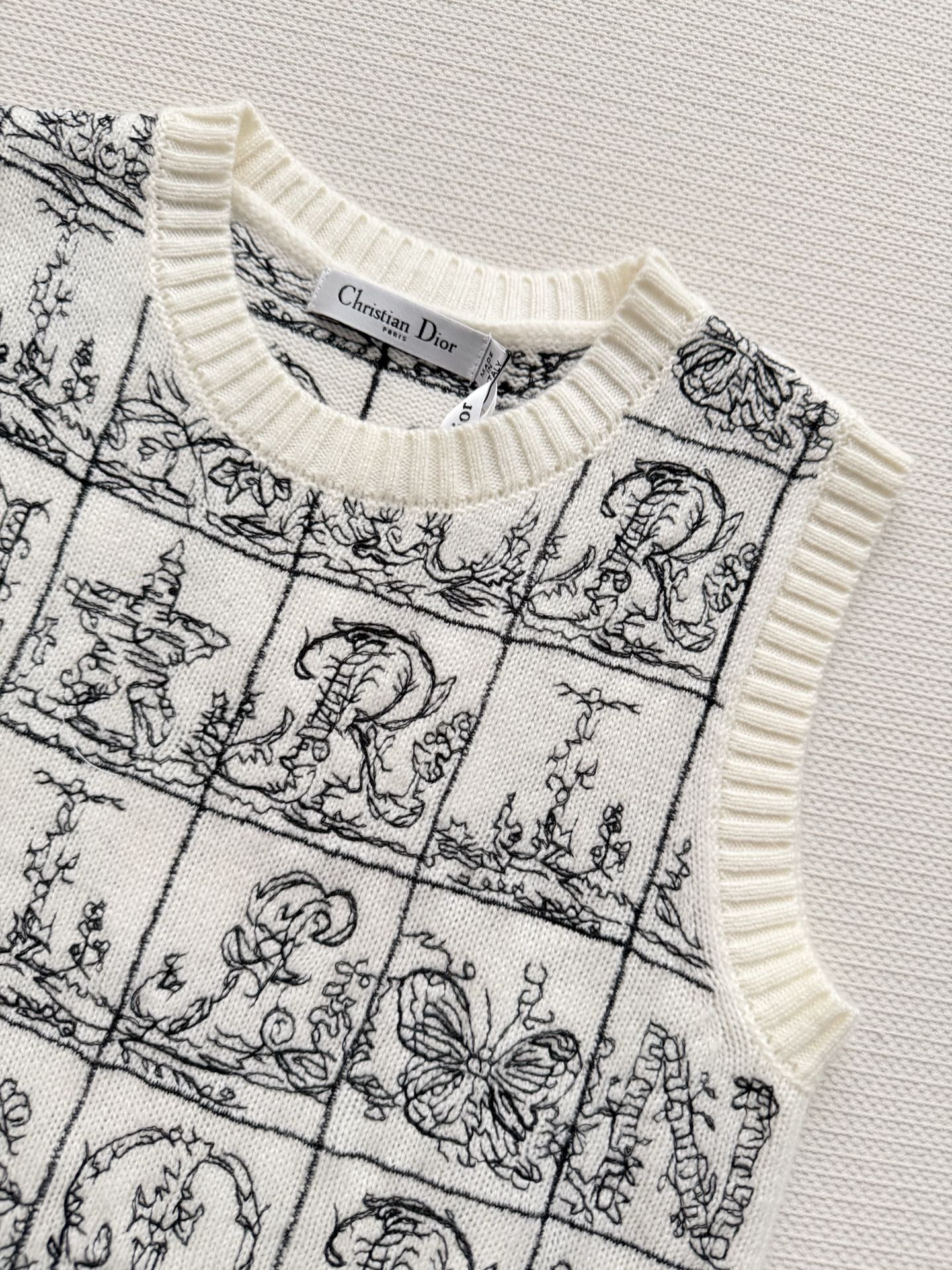 26SS NEW black letter jacquard pattern knitted vest