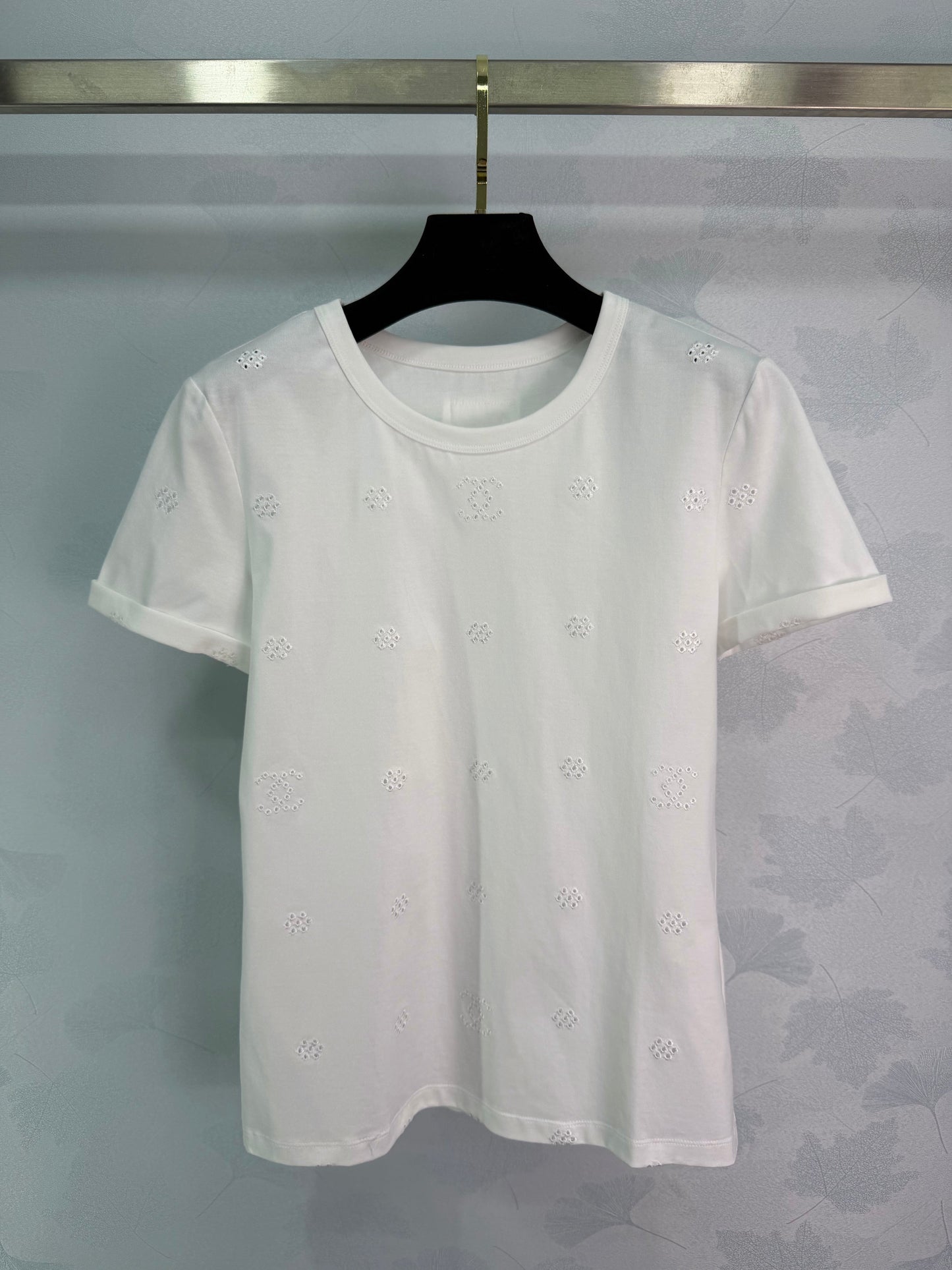 26SS NEUES ausgehöhltes, besticktes T-Shirt