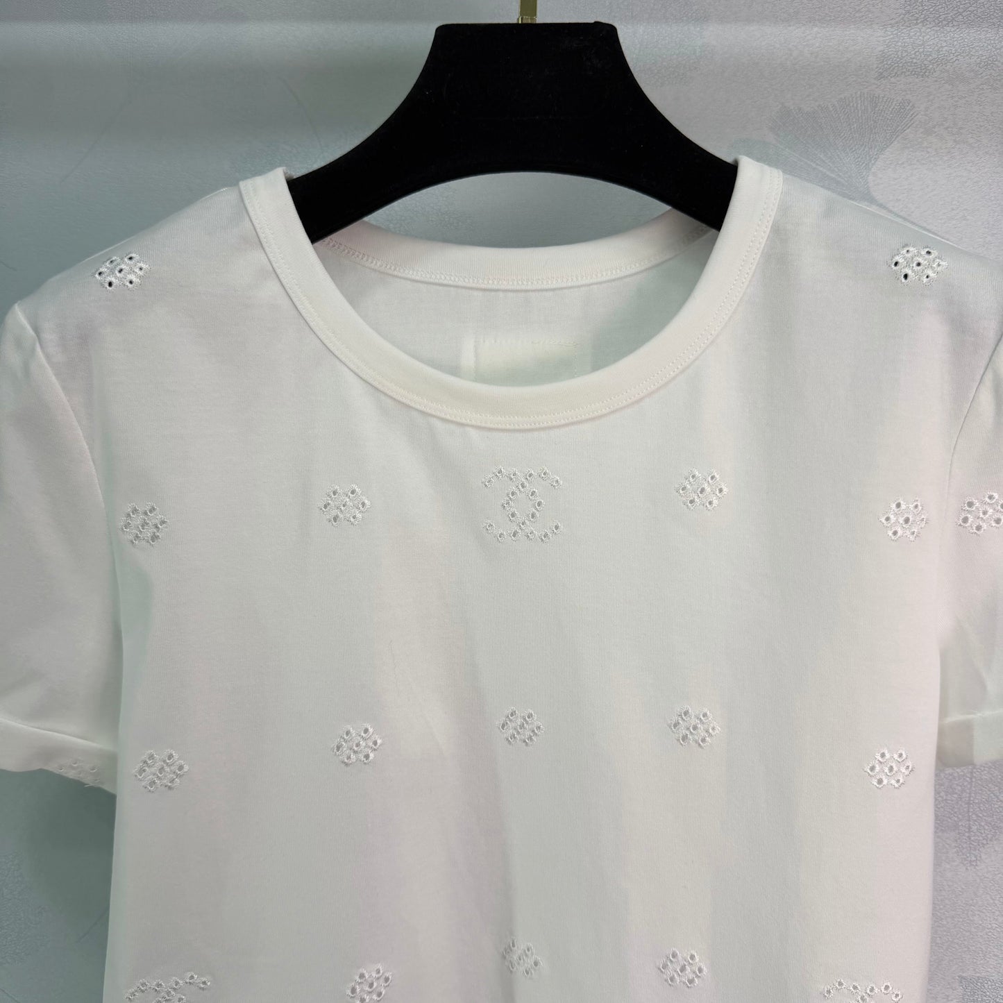 26SS NEUES ausgehöhltes, besticktes T-Shirt