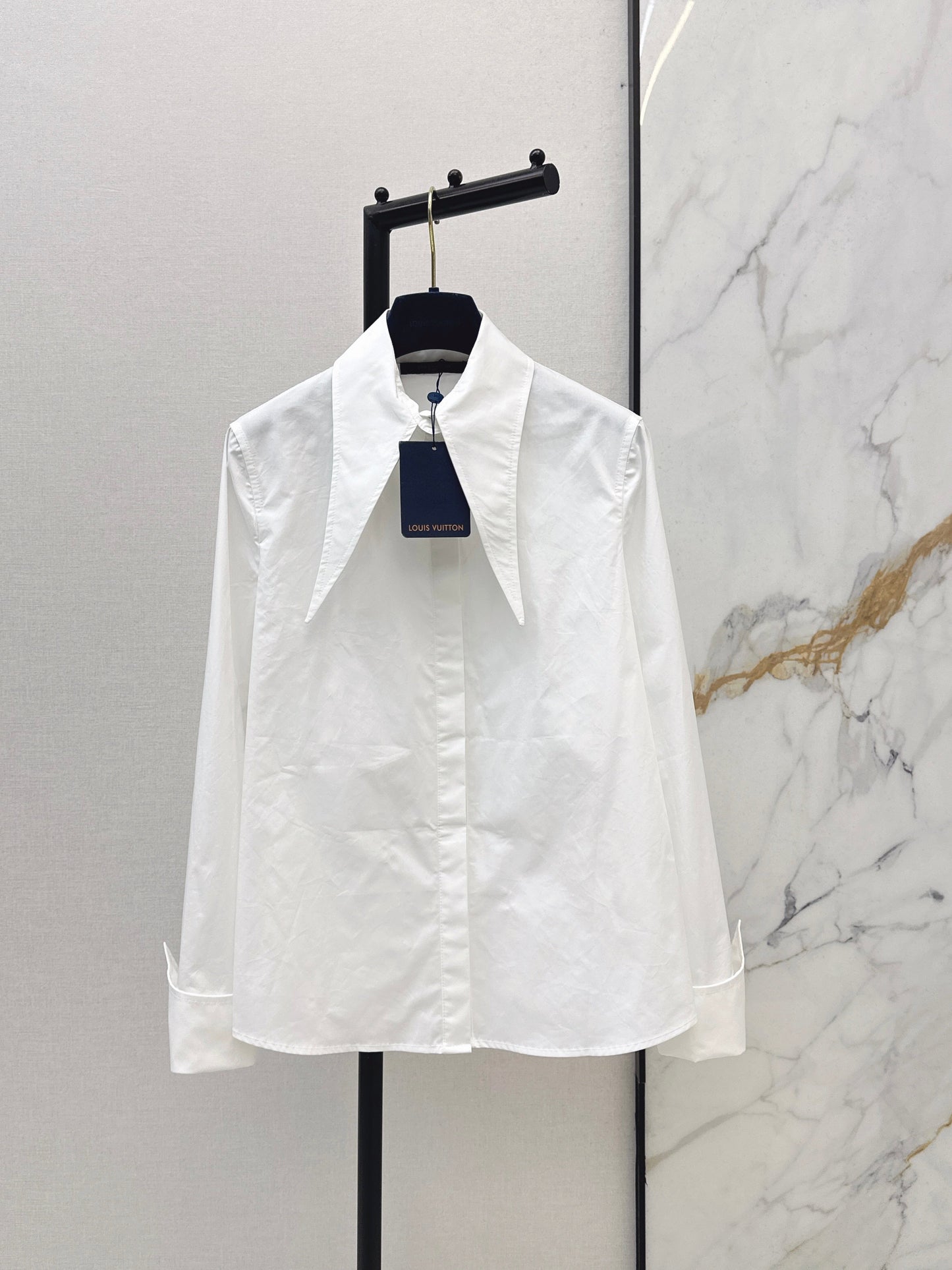 26SS NEUES Langärmliges Hemd mit spitzem Kragen, minimalistisches weißes Hemd