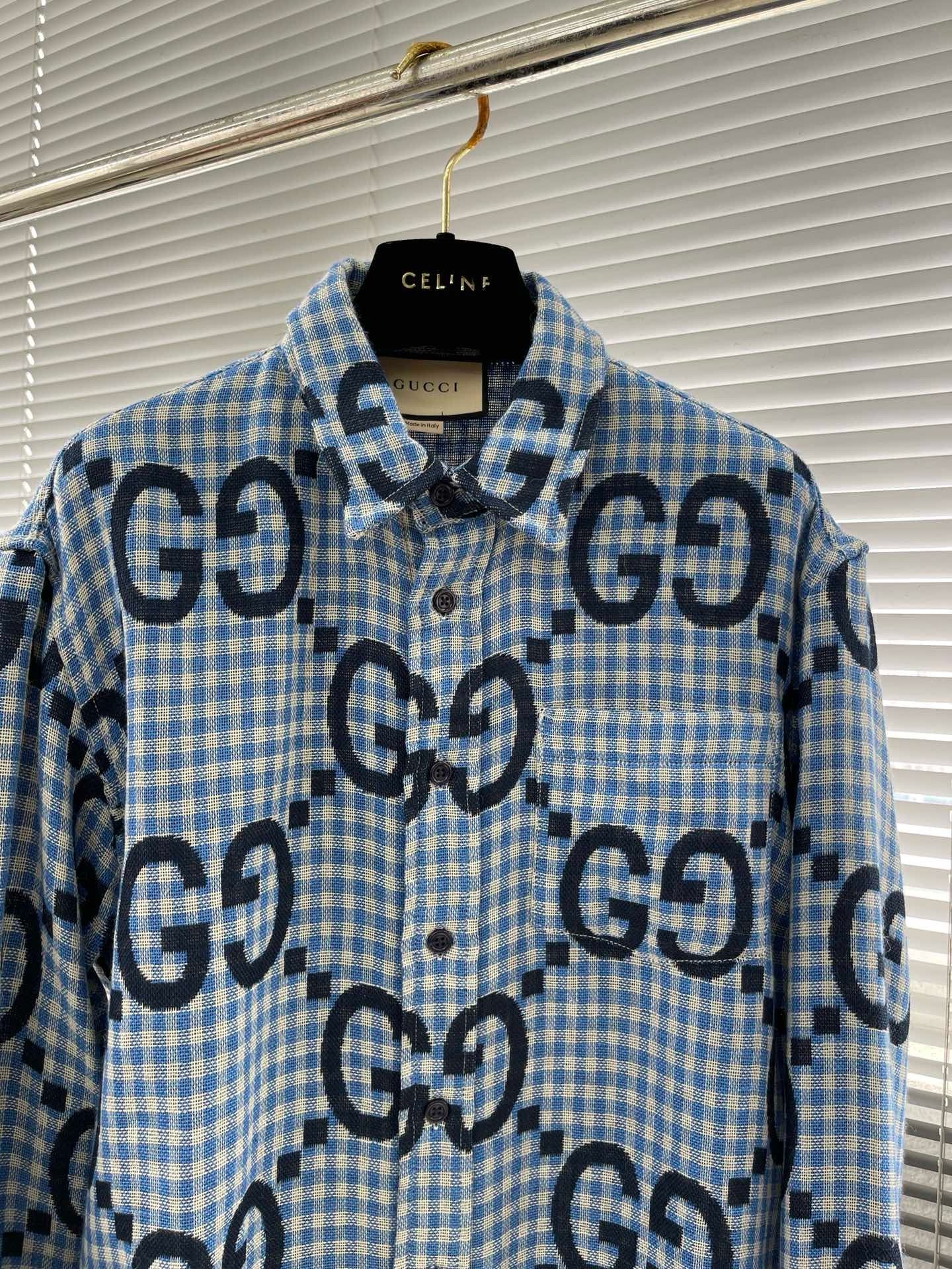 Camisa de lana con logo jacquard