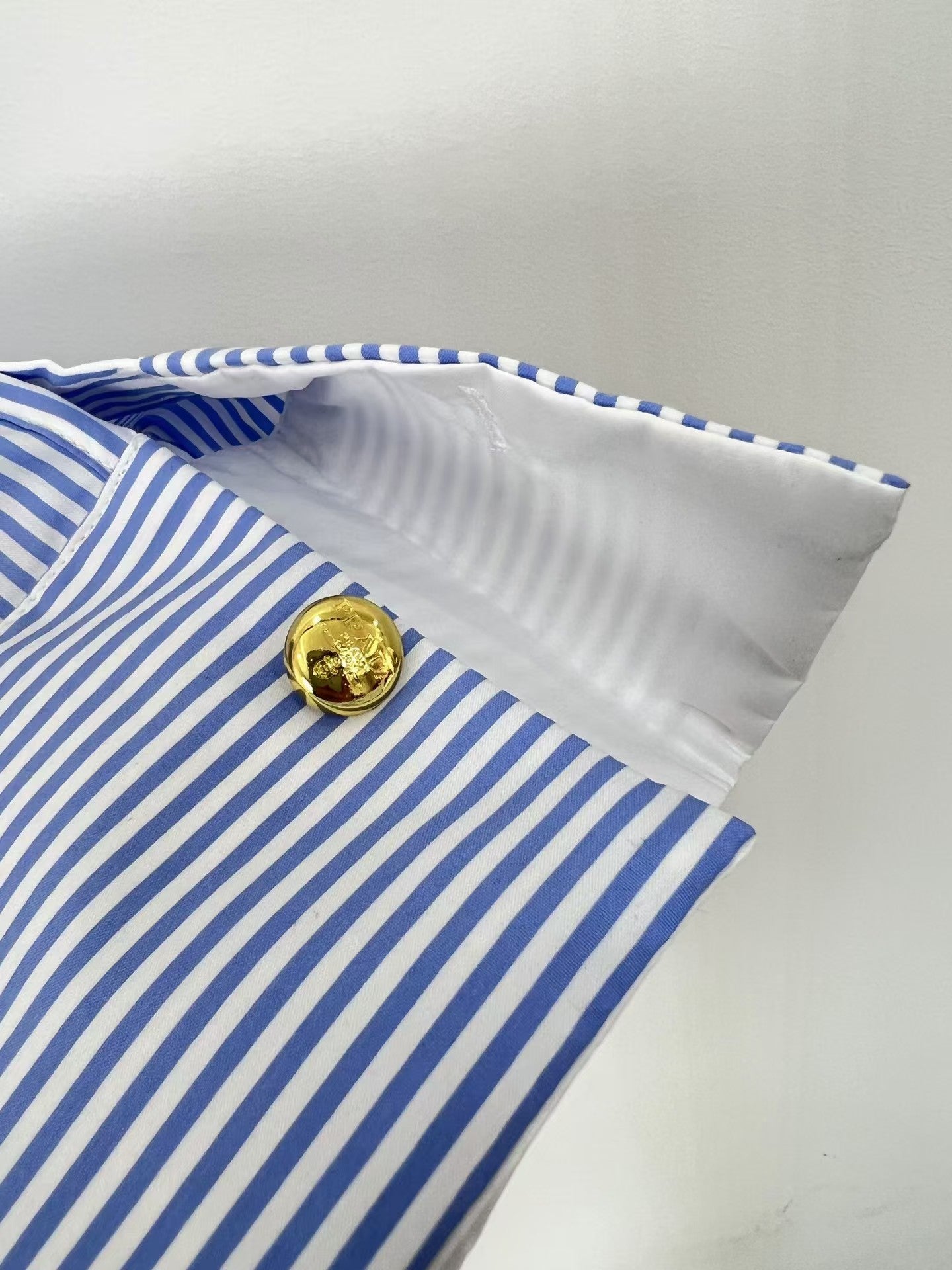 Neues Poloshirt mit astronomischem Alphabet-Stickerei