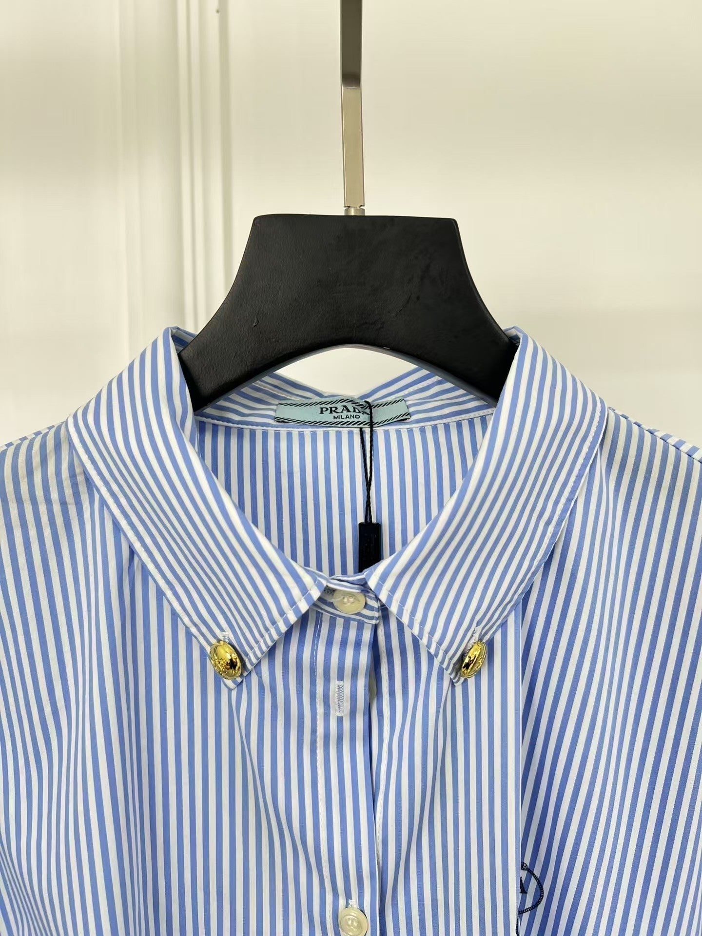 Neues Poloshirt mit astronomischem Alphabet-Stickerei