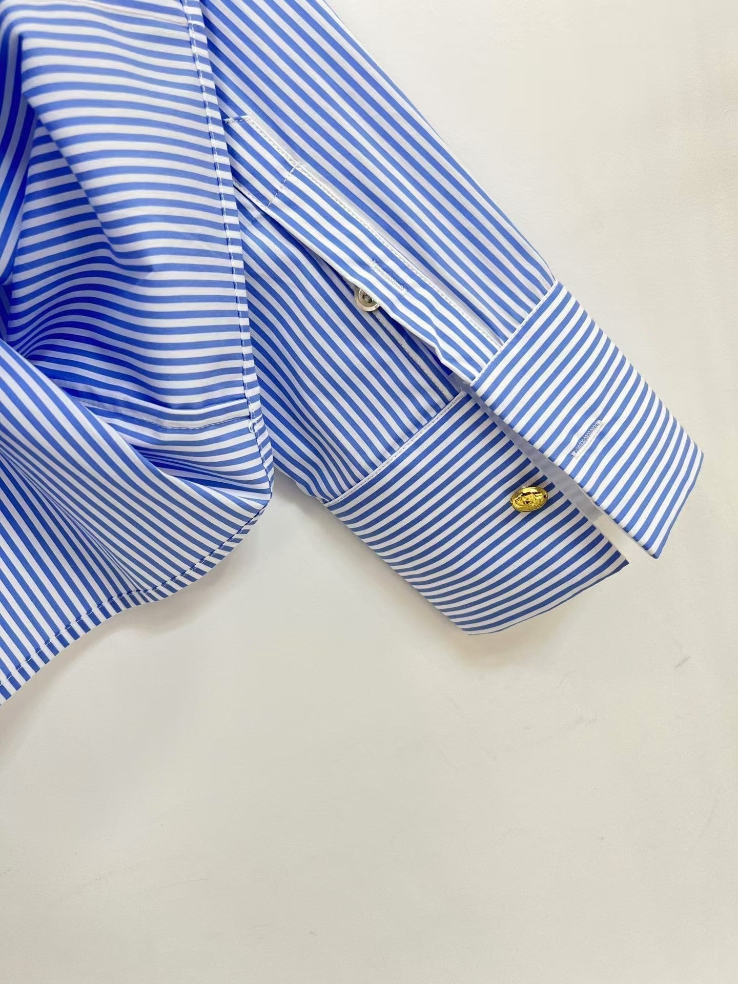 Neues Poloshirt mit astronomischem Alphabet-Stickerei