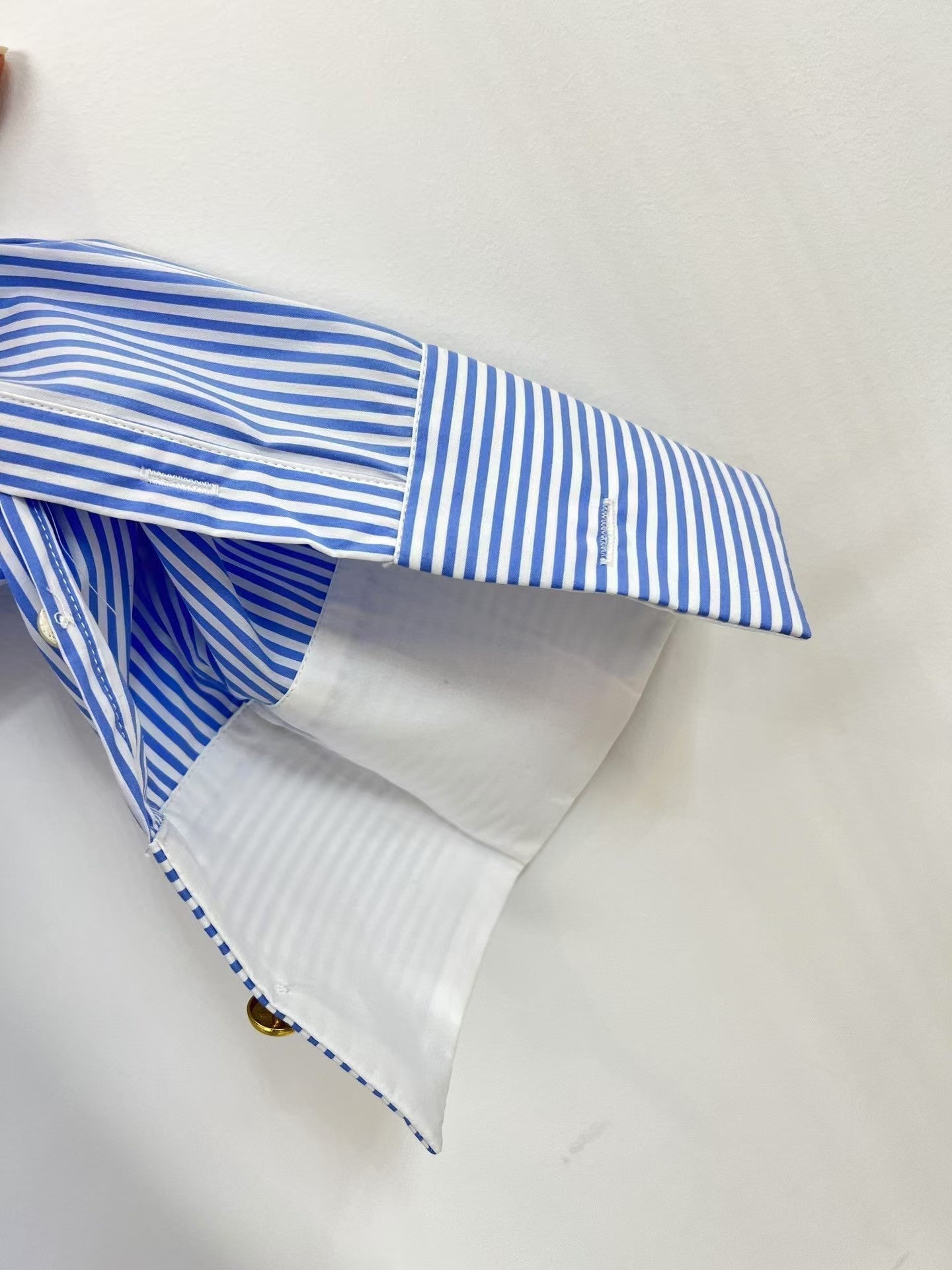 Neues Poloshirt mit astronomischem Alphabet-Stickerei