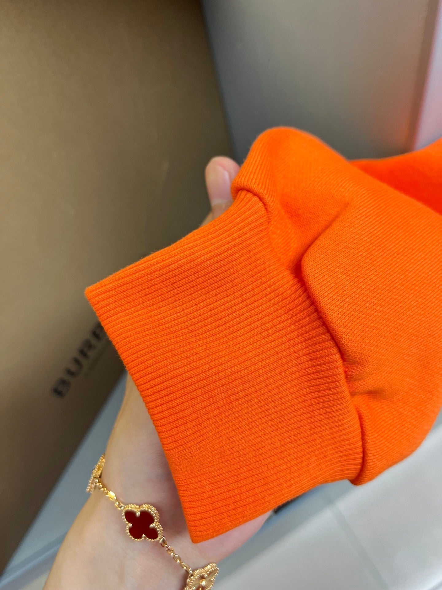 Sudadera con capucha de algodón con logo estampado.