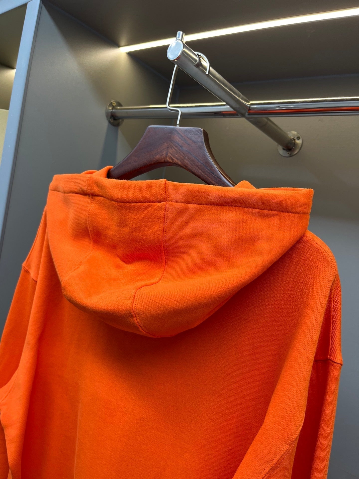 Sudadera con capucha de algodón con logo estampado.