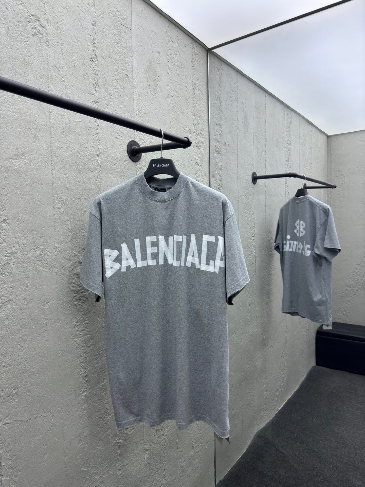 Camiseta con Cinta Adhesiva