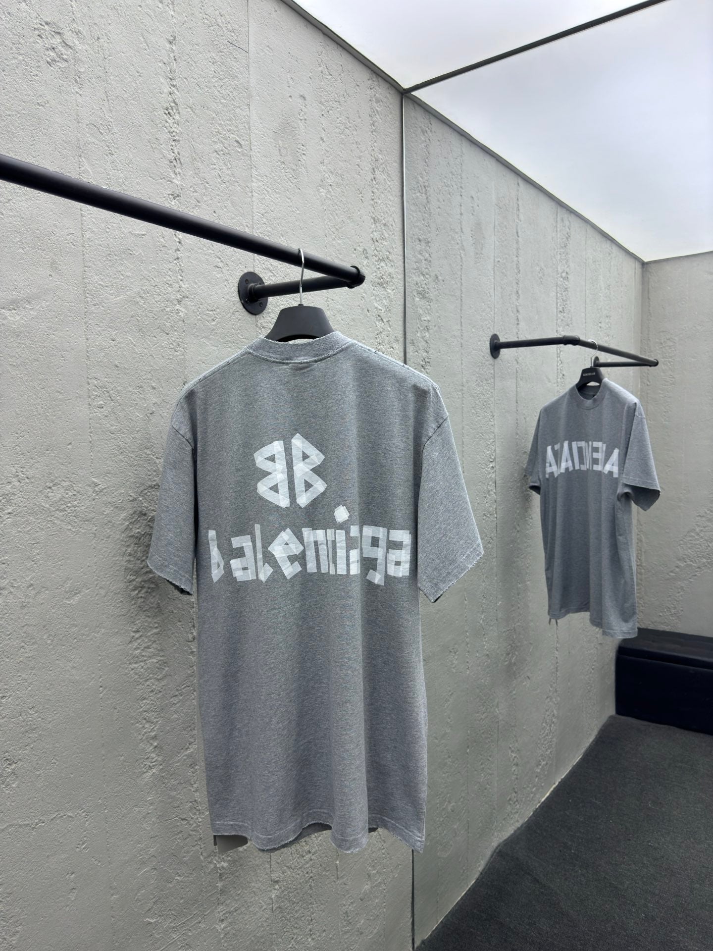 Camiseta con Cinta Adhesiva