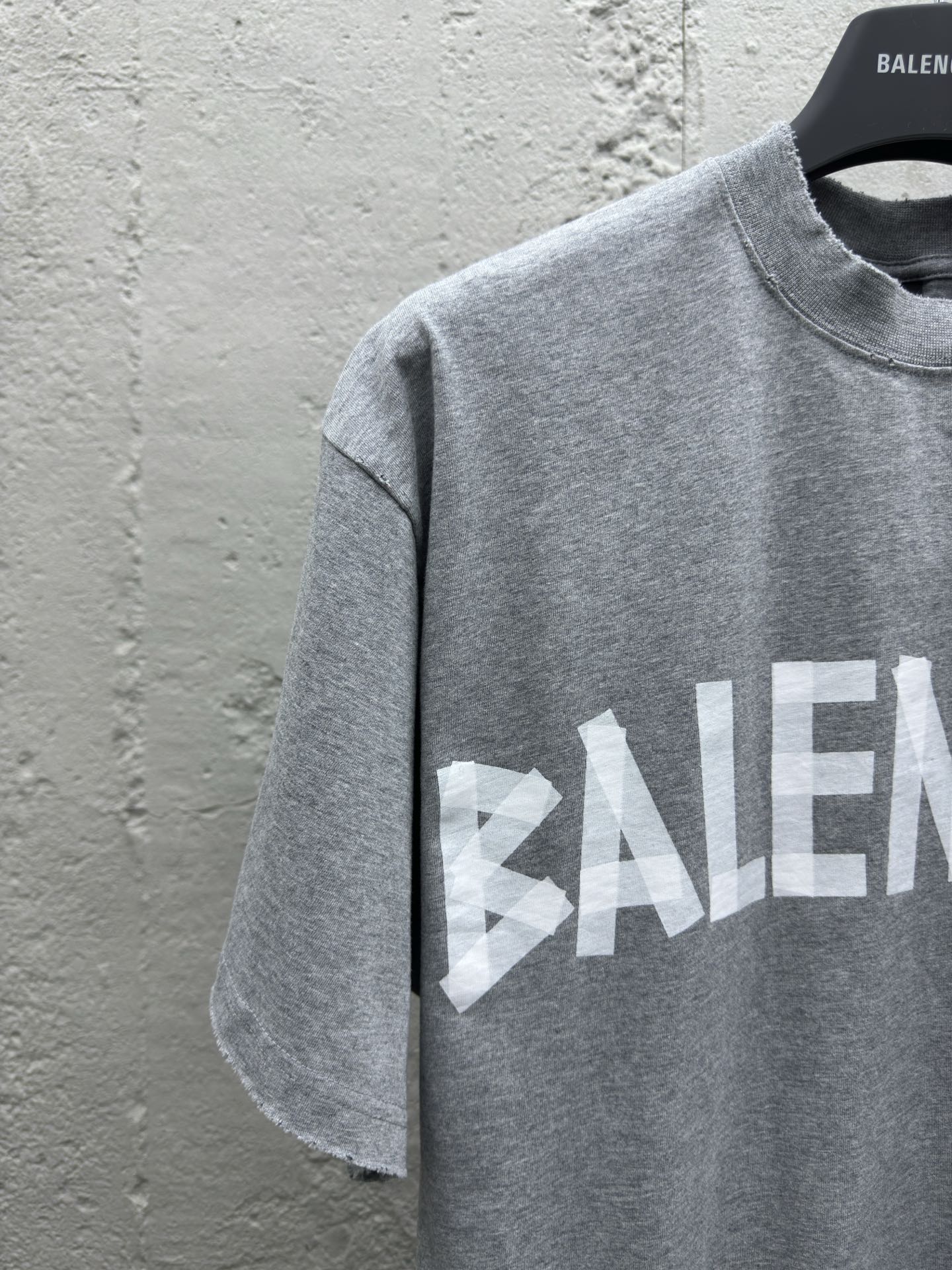 Camiseta con Cinta Adhesiva